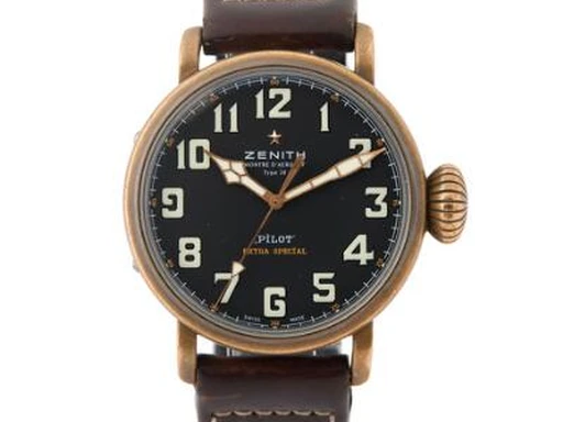 Title: Pilot Type 20 Extra Special, bronze og stål, ref. 29.2430.679 (New)
Brand: Zenith
Model: Pilot Type 20 Extra Special
Ref: 29.2430.679
Category: Pilot
Diameter: 45mm
Functions:
Year: 2021
Price: 19000
Condition: undefined
Dial Color: Sort
Strap: Læder
Case material: Andet
Gender: Herre
Match: 100.0%
Billedet er ejet af Bruun Rasmussen (317586) Et Zenith ur