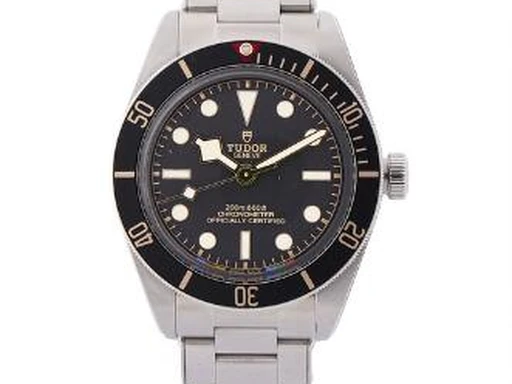 Title: Black Bay 58 “Watches for Good” i stål ref. 79030N fra 2020
Brand: Tudor
Model: Black Bay 58 “Watches for Good”
Ref: 79030N
Category: Dykker
Diameter: 39mm
Functions: Dato
Year: 2020
Price: 55000
Condition: undefined
Dial Color: Sort
Strap: Metal
Case material: Stål
Gender: Herre
Match: 100.0%
Billedet er ejet af Bruun Rasmussen (417441) Et Tudor ur
