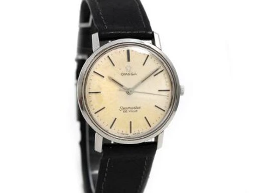 Title: Seamaster De Ville stål med manuel optræk
Brand: Omega
Model: Seamaster De Ville
Ref: null
Category: Dress
Diameter: 33mm
Functions:
Year:
Price: 3500
Condition: 6.0
Dial Color: Hvid
Strap: Læder
Case material: Stål
Gender: Herre
Match: 100.0%
Billedet er ejet af Bruun Rasmussen (515405) Et Omega ur
