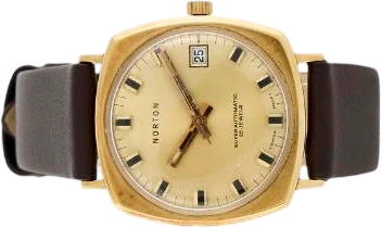 Titel: Superautomatic of 14k gold, ref. 158 2, 1960s (Nyhed)
Mærke: Norton
Model: Superautomatic
Ref.: 158 2
Kategori: Dress
Diameter: 33mm
Funktioner: Dato
Årgang: 1960
Pris: 7000
Stand: 6.0 (Brugt)
Skivefarve: Guld
Rem: Læder
Kassemateriale: Guld
Køn: Unisex
Match: 100.0%
Billedet ejes af Bruun Rasmussen (953178) Et Norton ur