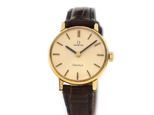 Title: Herreur i guldbelagt stål med brun læderrem, manuelt optræk (New)
Brand: Omega
Model:
Ref: 511.410
Category: Dress
Diameter: 25mm
Functions:
Year: null
Price: 1750
Condition: undefined
Dial Color: Gul
Strap: Læder
Case material: Guld
Gender: Dame
Match: 100.0%
Billedet er ejet af Bruun Rasmussen (417513) Et Omega ur