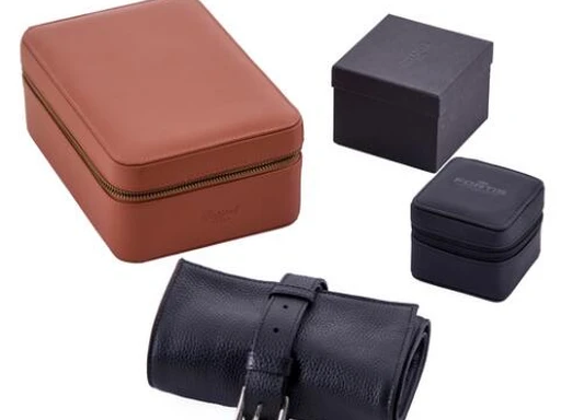 Title: Watch boxes and roll by Rapport London, Phillips &
Brand: Fortis
Model: Watch boxes and watch roll set
Ref: null
Category: Dress
Diameter: nullmm
Functions: 
Year: null
Price: 3000
Condition: undefined
Dial Color: null
Strap: Andet
Case material: Andet
Gender: Unisex
Match: 100.0%
Billedet er ejet af Bruun Rasmussen (417467) Et Fortis ur