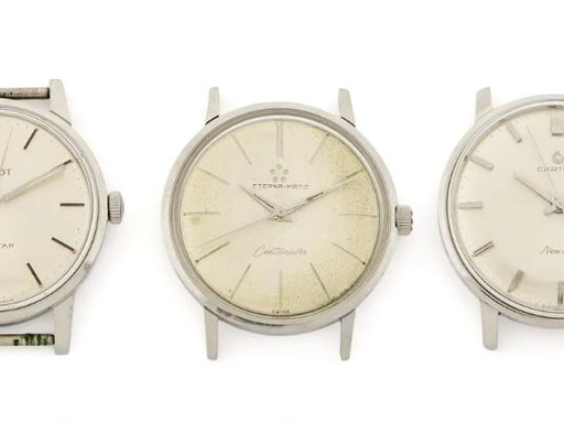 Title: Tre stål armbåndsure fra 1950'erne-1960'erne med manuelt og automatisk optræk (New)
Brand: Eterna, Tissot, Certina
Model:
Ref: null
Category: Dress
Diameter: nullmm
Functions: Dato
Year: 1950
Price: 3000
Condition: undefined
Dial Color: Hvid
Strap: Andet
Case material: Stål
Gender: Herre
Match: 100.0%
Billedet er ejet af Bruun Rasmussen (417474) Et Eterna, Tissot, Certina ur