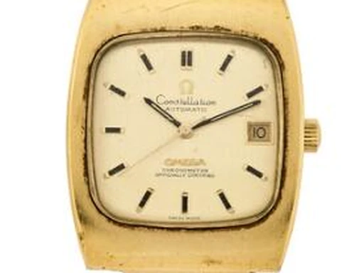 Title: Constellation guldbelagt stål automatisk herreur med datovisning fra 1970'erne (New)
Brand: Omega
Model: Constellation
Ref: null
Category: Dress
Diameter: 33mm
Functions: Dato
Year: 1970
Price: 3500
Condition: undefined
Dial Color: Hvid
Strap: Metal
Case material: Andet
Gender: Herre
Match: 100.0%
Billedet er ejet af Bruun Rasmussen (467447) Et Omega ur