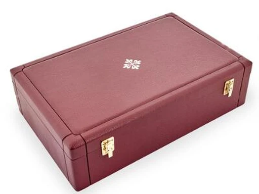 Title: Leather box for 12 watches with tray (New)
Brand: Patek Philippe
Model: Leather box for 12 watches with tray
Ref: null
Category: Dykker
Diameter: nullmm
Functions:
Year: null
Price: null
Condition: undefined
Dial Color: null
Strap: Andet
Case material: Andet
Gender: Unisex
Match: 100.0%
Billedet er ejet af Bruun Rasmussen (417508) Et Patek Philippe ur