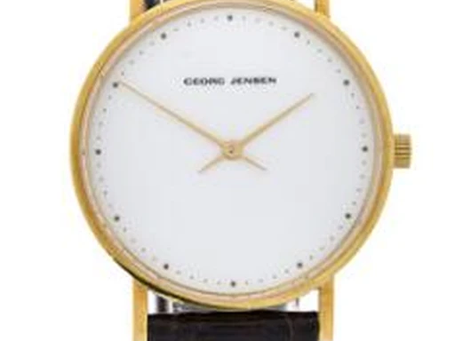 Title: Henning Koppel 18k Guld Quartz, 2000s (New)
Brand: Georg Jensen
Model: Henning Koppel
Ref: 1321
Category: Dress
Diameter: 32mm
Functions: Dato
Year: 2000
Price: 9000
Condition: undefined
Dial Color: Hvid
Strap: Læder
Case material: Guld
Gender: Unisex
Match: 100.0%
Billedet er ejet af Bruun Rasmussen (417470) Et Georg Jensen ur