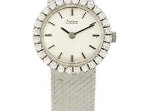 Title: armbåndsur af 18k guld med diamanter, ref. 197 135, ca. 1950-60'erne
Brand: Zodiac
Model: 
Ref: 197 135
Category: Dress
Diameter: 21mm
Functions: Dato
Year: 1960
Price: 11000
Condition: undefined
Dial Color: Hvid
Strap: Metal
Case material: Guld
Gender: Dame
Match: 100.0%
Billedet er ejet af Bruun Rasmussen (417440) Et Zodiac ur