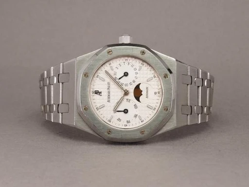 Title: Audemars Piget Royal Oak Day Date 25594ST
Brand: Audemars Piguet
Model: Royal Oak Day Date
Ref: 25594ST
Category: Dress
Diameter: 36mm
Functions: Dato, Ugedag, Månefase
Year: 2002
Price: 220000
Condition: undefined
Dial Color: Hvid
Strap: Metal
Case material: Stål
Gender: Herre
Match: 100.0%
Billedet er ejet af Chrono (374599) Et Audemars Piguet ur
