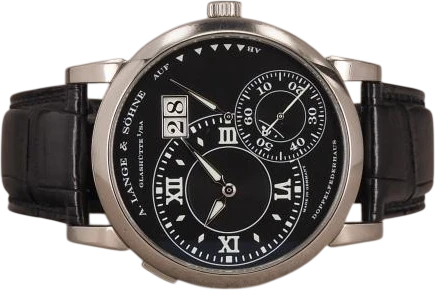 Titel: Grand Lange 1 Luminous 115.029 i 18 kt hvidguld (Nyhed)
Mærke: A. Lange & Söhne
Model: Grand Lange 1 Luminous
Ref.: 115.029
Årgang: 2010
Tilbehør: Boks og Papirer
Stand: 8.0 (Brugt)
Pris: 200.000 kr.
Diameter: 41mm
Funktioner: Dato
Skivefarve: Sort
Rem: Læder
Kassemateriale: Guld
Kategori: Dress
Køn: Herre
Match: 100.0%
Billedet ejes af Chrono (1209182) Et A. Lange & Söhne ur