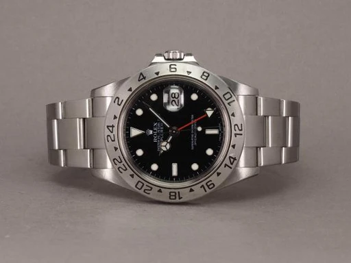 Title: Explorer II 16570 Cal. 3186 - 2/2008
Brand: Rolex
Model: Explorer II
Ref: 16570
Category: Sport
Diameter: 40mm
Functions: GMT, Dato
Year: 2008
Price: 58000
Condition: undefined
Dial Color: Sort
Strap: Metal
Case material: Stål
Gender: Herre
Match: 100.0%
Billedet er ejet af Chrono (315646) Et Rolex ur