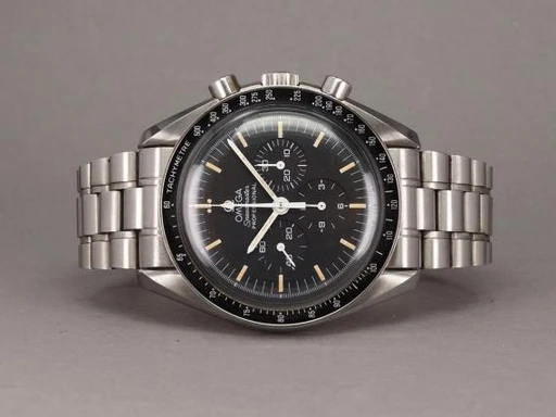 Title: Speedmaster Pro 3590.50.00 - 1992 (New)
Brand: Omega
Model: Speedmaster Professional
Ref: 3590.50.00
Category: Racing
Diameter: 42mm
Functions: Kronograf
Year: 1992
Price: 35000
Condition: undefined
Dial Color: Sort
Strap: Metal
Case material: Stål
Gender: Herre
Match: 100.0%
Billedet er ejet af Chrono (436149) Et Omega ur