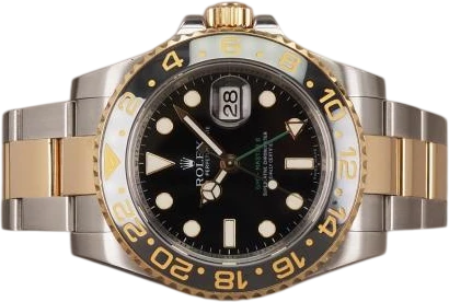 Titel: GMT-Master II 116713LN - DK sæt
Mærke: Rolex
Model: GMT-Master II 116713LN
Ref.: 116713LN
Årgang: 2006
Tilbehør: Boks og Papirer
Stand: 8.0 (Brugt)
Pris: 92.000 kr.
Diameter: 40mm
Funktioner: GMT, Dato
Skivefarve: Sort
Rem: Metal
Kassemateriale: Andet
Kategori: Sport
Køn: Herre
Match: 100.0%
Billedet ejes af Chrono (1134165) Et Rolex ur