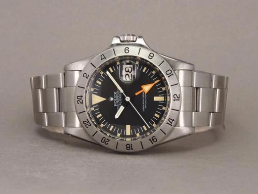 Title: Explorer II 1655 - Straight Hand - MK1
Brand: Rolex
Model: Explorer II Straight Hand Mk1
Ref: 1655
Category: Sport
Diameter: 40mm
Functions: Dato, GMT
Year: 1973
Price: 160000
Condition: undefined
Dial Color: Sort
Strap: Metal
Case material: Stål
Gender: Herre
Match: 100.0%
Billedet er ejet af Chrono (397472) Et Rolex ur