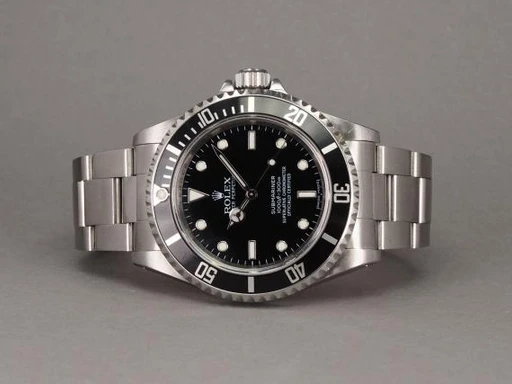 Title: Submariner 14060M - M serie (New)
Brand: Rolex
Model: Submariner
Ref: 14060M
Category: Dykker
Diameter: 40mm
Functions: Dato
Year: 2007
Price: 60000
Condition: undefined
Dial Color: Sort
Strap: Metal
Case material: Stål
Gender: Herre
Match: 100.0%
Billedet er ejet af Chrono (429198) Et Rolex ur