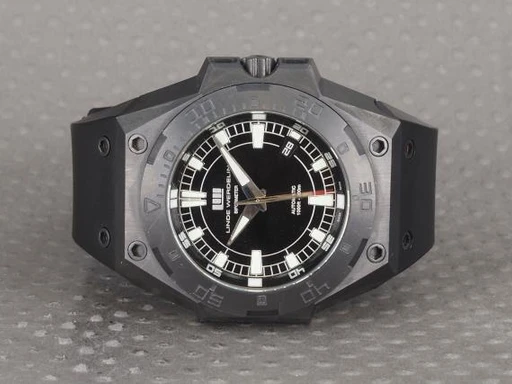 Title: Hard Black Elemental B1.E1
Brand: Linde Werdelin
Model: Hard Black Elemental
Ref: B1.E1.22
Category: Sport
Diameter: 46mm
Functions: Dato
Year: 2009
Price: 25000
Condition: undefined
Dial Color: Sort
Strap: Gummi
Case material: Stål
Gender: Herre
Match: 100.0%
Billedet er ejet af Chrono (101389) Et Linde Werdelin ur