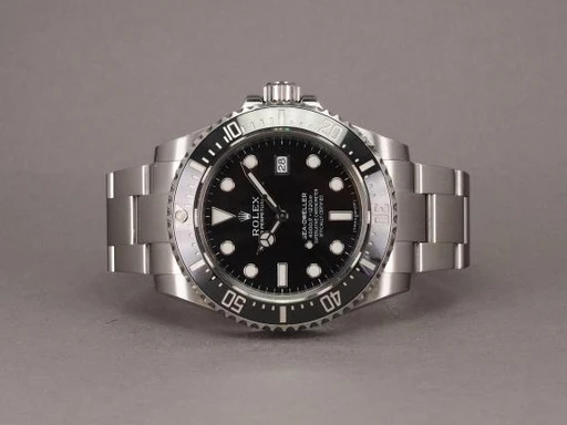 Title: Sea-Dweller "SD4000" 116600
Brand: Rolex
Model: Sea-Dweller SD4000
Ref: 116600
Category: Dykker
Diameter: 40mm
Functions: Dato
Year: 2015
Price: 88000
Condition: undefined
Dial Color: Sort
Strap: Metal
Case material: Stål
Gender: Herre
Match: 100.0%
Billedet er ejet af Chrono (292444) Et Rolex ur
