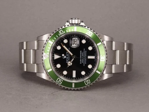 Title: Submariner 16610LV "Kermit" - F serie - Flat 4
Brand: Rolex
Model: Submariner "Kermit" 50th Anniversary
Ref: 16610LV
Category: Dykker
Diameter: 40mm
Functions: Dato
Year: 2004
Price: 154000
Condition: undefined
Dial Color: Sort
Strap: Metal
Case material: Stål
Gender: Herre
Match: 100.0%
Billedet er ejet af Chrono (101136) Et Rolex ur