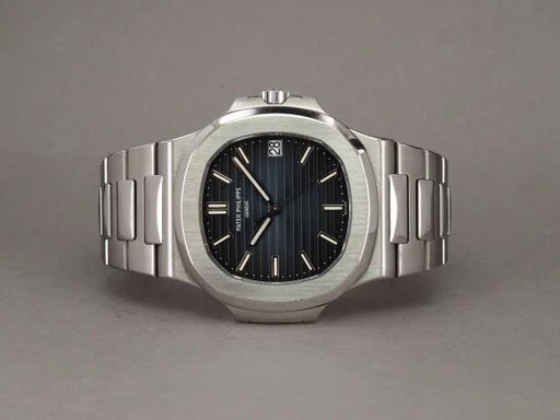 Title: Nautilus 5711/1A - 2025 service
Brand: Patek Philippe
Model: Nautilus
Ref: 5711/1A-001
Category: Sport
Diameter: 40mm
Functions: Dato
Year: 2014
Price: 685000
Condition: undefined
Dial Color: Blå
Strap: Metal
Case material: Stål
Gender: Herre
Match: 100.0%
Billedet er ejet af Chrono (333809) Et Patek Philippe ur