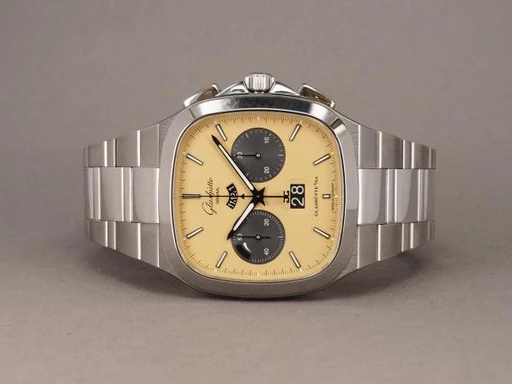 Title: Seventies Panorama Ltd.
Brand: Glashütte Original
Model: Seventies Chronograph Panorama Date Ltd.
Ref: 1-37-02-14-02-70
Category: Racing
Diameter: 40mm
Functions: Kronograf, Dato, Kronograf, Dato
Year: 2023
Price: 130000
Condition: undefined
Dial Color: Gul
Strap: Metal
Case material: Stål
Gender: Herre
Match: 100.0%
Billedet er ejet af Chrono (379302) Et Glashütte Original ur