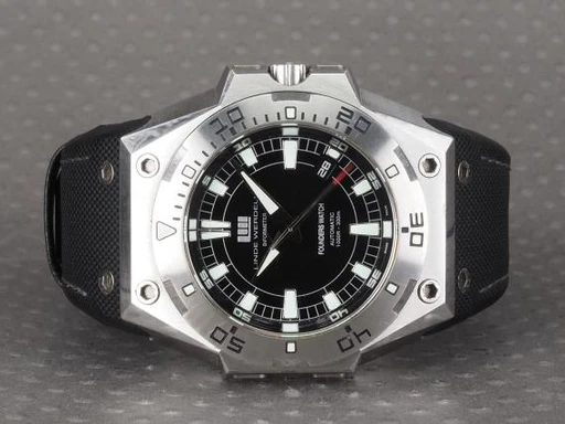 Title: Biformeter Founders Watch
Brand: Linde Werdelin
Model: Biformeter Founders Watch
Ref: B1.E1
Category: Sport
Diameter: 44mm
Functions: Dato
Year: 2006
Price: 35000
Condition: undefined
Dial Color: Sort
Strap: Andet
Case material: Stål
Gender: Herre
Match: 100.0%
Billedet er ejet af Chrono (101395) Et Linde Werdelin ur