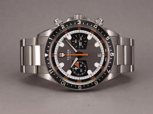 Title: Heritage Chrono 70330N - 7/2023
Brand: Tudor
Model: Heritage Chrono
Ref: 70330N
Category: Racing
Diameter: 42mm
Functions: Kronograf, Dato
Year: 2023
Price: 24000
Condition: 8.0
Dial Color: Grå
Strap: Metal
Case material: Stål
Gender: Herre
Match: 100.0%
Billedet er ejet af Chrono (529665) Et Tudor ur