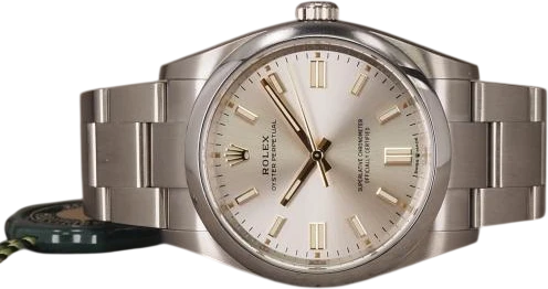 Titel: Oyster Perpetual 36 126000 - Ubrugt
Mærke: Rolex
Model: Oyster Perpetual 36
Ref.: 126000
Årgang: 2022
Tilbehør: Boks og Papirer
Stand: 10.0 (Nyt)
Pris: 58.000 kr.
Diameter: 36mm
Funktioner:
Skivefarve: Sølv
Rem: Metal
Kassemateriale: Stål
Kategori: Sport
Køn: Unisex
Match: 100.0%
Billedet ejes af Chrono (1159388) Et Rolex ur
