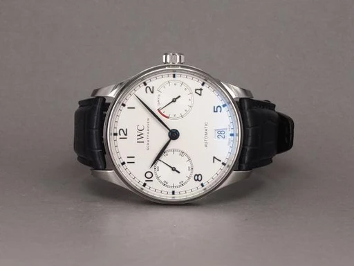 Title: Portugieser 7-days IW500705 (New)
Brand: IWC
Model: Portugieser Automatic
Ref: IW500705
Category: Dress
Diameter: 42mm
Functions: Dato
Year: 2025
Price: 75000
Condition: undefined
Dial Color: Sølv
Strap: Læder
Case material: Stål
Gender: Herre
Match: 100.0%
Billedet er ejet af Chrono (485810) Et IWC ur