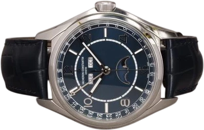 Title: Fiftysix 4000E - 2023
Brand: Vacheron Constantin
Model: FiftySix
Ref: 4000E
Category: Dress
Diameter: 40mm
Functions: Dato, Ugedag, Månefase
Year: 2023
Price: 125000
Condition: 8.0
Dial Color: Blå
Strap: Læder
Case material: Stål
Gender: Herre
Match: 100.0%
Billedet er ejet af Chrono (386159) Et Vacheron Constantin ur