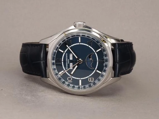 Title: Fiftysix 4000E - 2023
Brand: Vacheron Constantin
Model: FiftySix
Ref: 4000E
Category: Dress
Diameter: 40mm
Functions: Dato, Ugedag, Månefase
Year: 2023
Price: 125000
Condition: undefined
Dial Color: Blå
Strap: Læder
Case material: Stål
Gender: Herre
Match: 100.0%
Billedet er ejet af Chrono (386159) Et Vacheron Constantin ur