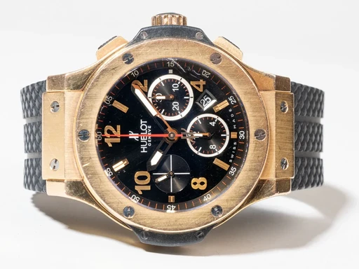 Title: Big Bang
Brand: Hublot
Model: Big Bang
Ref: 301.PX.130.RX
Category: Racing
Diameter: 44mm
Functions: Kronograf, Dato
Year:
Price: 114999
Condition: 7.0
Dial Color: Sort
Strap: Andet
Case material: Andet
Gender: Herre
Match: 100.0%
Billedet er ejet af Chrono Collective (496872) Et Hublot ur