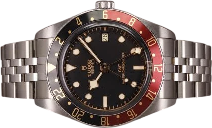 Titel: Black Bay 58 GMT 7939G1A0NRU - Ubrugt (Nyhed)
Mærke: Tudor
Model: Black Bay 58 GMT
Ref.: M7939G1A0NRU-0001
Kategori: Dykker
Diameter: 39mm
Funktioner: GMT, Dato
Årgang: 2025
Pris: 32000
Stand: 10.0 (Nyt)
Skivefarve: Sort
Rem: Metal
Kassemateriale: Stål
Køn: Herre
Match: 100.0%
Billedet ejes af Chrono (978410) Et Tudor ur