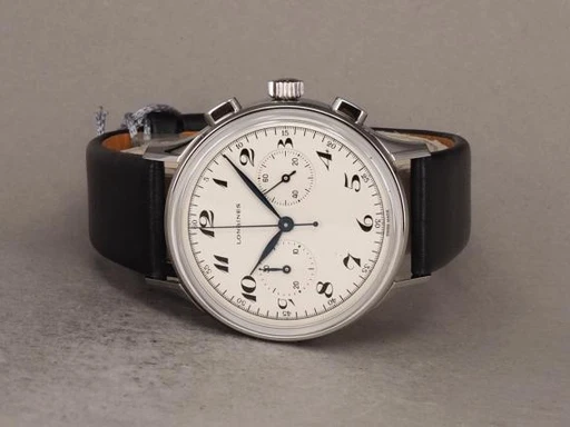 Title: Heritage Classic Chrono 1946
Brand: Longines
Model: Heritage Classic Chronograph 1946
Ref: L2.827.4.73.0
Category: Dress
Diameter: 40mm
Functions: Kronograf
Year: 2020
Price: 14000
Condition: undefined
Dial Color: Sølv
Strap: Læder
Case material: Stål
Gender: Herre
Match: 100.0%
Billedet er ejet af Chrono (137387) Et Longines ur