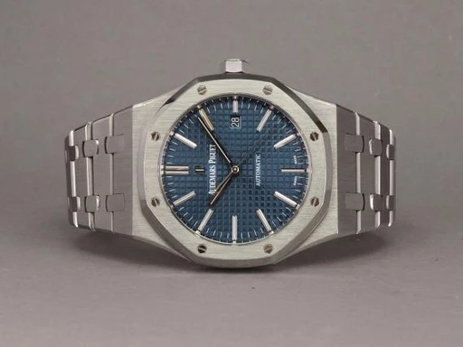 Title: Royal Oak 15400ST (New)
Brand: Audemars Piguet
Model: Royal Oak
Ref: 15400ST.OO.1220ST.03
Category: Sport
Diameter: 41mm
Functions: Dato
Year: 2017
Price: 280000
Condition: undefined
Dial Color: Blå
Strap: Metal
Case material: Stål
Gender: Herre
Match: 100.0%
Billedet er ejet af Chrono (443139) Et Audemars Piguet ur
