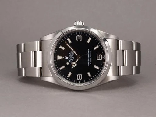 Title: Explorer 14270 - Swiss only (New)
Brand: Rolex
Model: Explorer
Ref: 14270
Category: Sport
Diameter: 36mm
Functions: Dato
Year: 1999
Price: 42000
Condition: undefined
Dial Color: Sort
Strap: Metal
Case material: Stål
Gender: Herre
Match: 100.0%
Billedet er ejet af Chrono (469806) Et Rolex ur