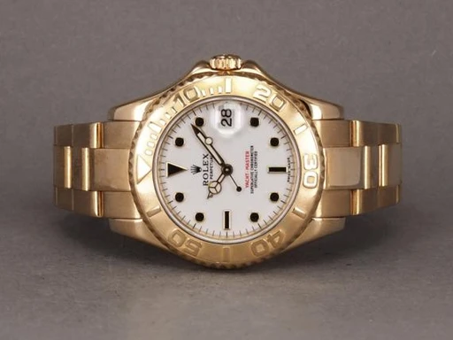 Title: Yacht-Master 35 - on hold
Brand: Rolex
Model: Yacht-Master 35mm 18K
Ref: 168628
Category: Sport
Diameter: 35mm
Functions: Dato
Year: 2006
Price: 122500
Condition: undefined
Dial Color: Hvid
Strap: Metal
Case material: Guld
Gender: Herre
Match: 100.0%
Billedet er ejet af Chrono (101174) Et Rolex ur