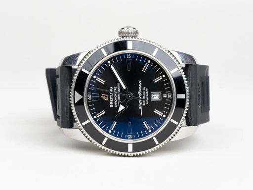 Title: Superocean Heritage 46 (New)
Brand: Breitling
Model: Superocean Heritage 46
Ref: A17320
Category: Dykker
Diameter: 46mm
Functions: Dato
Year: null
Price: 14999
Condition: undefined
Dial Color: Sort
Strap: Andet
Case material: Stål
Gender: Herre
Match: 100.0%
Billedet er ejet af Chrono Collective (476278) Et Breitling ur