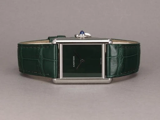 Title: Tank Must - WSTA0056
Brand: Cartier
Model: Tank Must Green
Ref: WSTA0056
Category: Dress
Diameter: 33mm
Functions:
Year: 2022
Price: 25000
Condition: 9.0
Dial Color: Grøn
Strap: Læder
Case material: Stål
Gender: Unisex
Match: 100.0%
Billedet er ejet af Chrono (496933) Et Cartier ur