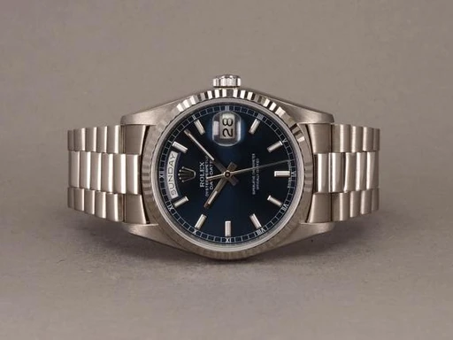 Title: Day-Date 18239 18K WG
Brand: Rolex
Model: Day-Date 18K WG
Ref: 18239
Category: Dress
Diameter: 36mm
Functions: Dato, Ugedag
Year: 1992
Price: 145000
Condition: undefined
Dial Color: Blå
Strap: Metal
Case material: Guld
Gender: Herre
Match: 100.0%
Billedet er ejet af Chrono (401903) Et Rolex ur