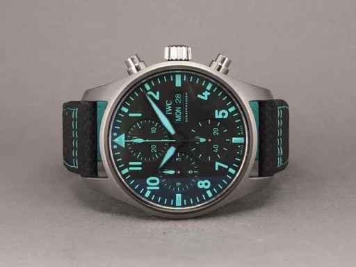 Title: Pilots Chronograph 41 AMG Petronas
Brand: IWC
Model: Pilots Chronograph Mercedes-AMG Petronas Formula One
Ref: IW388108
Category: Pilot
Diameter: 41mm
Functions: Kronograf, Dato, Ugedag
Year: 2022
Price: 54000
Condition: undefined
Dial Color: Sort
Strap: Andet
Case material: Titanium
Gender: Herre
Match: 100.0%
Billedet er ejet af Chrono (101096) Et IWC ur