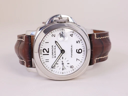 Title: Luminor
Brand: Panerai
Model: Luminor
Ref: PAM00051, OP6529
Category: Sport
Diameter: 42mm
Functions: Dato
Year: 1999
Price: 24499
Condition: undefined
Dial Color: Hvid
Strap: Læder
Case material: Stål
Gender: Herre
Match: 100.0%
Billedet er ejet af Chrono Collective (102373) Et Panerai ur