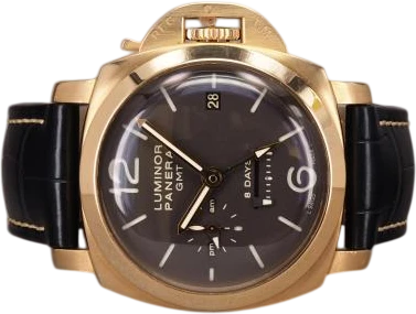 Title: 1950 8 Days GMT PAM00289
Brand: Panerai
Model: Luminor 1950 8 Days GMT
Ref: PAM00289
Category: Pilot
Diameter: 44mm
Functions: GMT, Dato
Year: 2013
Price: 125000
Condition: 8.0
Dial Color: Brun
Strap: Læder
Case material: Guld
Gender: Herre
Match: 100.0%
Billedet er ejet af Chrono (515503) Et Panerai ur