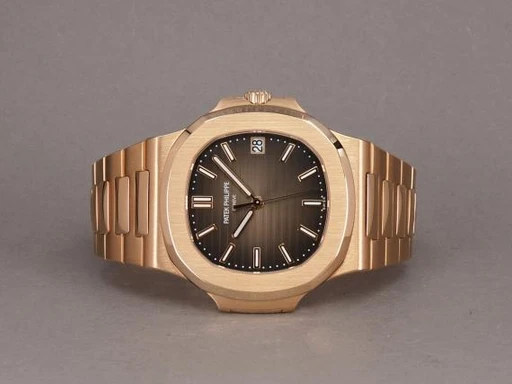 Title: Nautilus 5711/1R
Brand: Patek Philippe
Model: Nautilus 18K
Ref: 5711/1R-001
Category: Dress
Diameter: 40mm
Functions: Dato
Year: 2017
Price: 1095000
Condition: 9.0
Dial Color: Brun
Strap: Metal
Case material: Guld
Gender: Herre
Match: 100.0%
Billedet er ejet af Chrono (496924) Et Patek Philippe ur