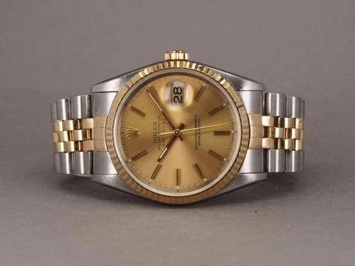 Title: Datejust G/S 16233
Brand: Rolex
Model: Datejust G/S
Ref: 16233
Category: Dress
Diameter: 36mm
Functions: Dato
Year: 1994
Price: 40000
Condition: undefined
Dial Color: Gul
Strap: Metal
Case material: Stål
Gender: Herre
Match: 100.0%
Billedet er ejet af Chrono (329853) Et Rolex ur