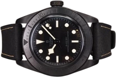 Title: Black Bay Ceramic - on hold
Brand: Tudor
Model: Black Bay Ceramic
Ref: 79210NU
Category: Dykker
Diameter: 41mm
Functions: Dato
Year: 2022
Price: 24000
Condition: 8.0
Dial Color: Sort
Strap: Stof
Case material: Keramik
Gender: Herre
Match: 100.0%
Billedet er ejet af Chrono (508444) Et Tudor ur