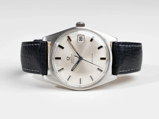 Title: Genève Vintage
Brand: Omega
Model: Genève
Ref: 166.041
Category: Dress
Diameter: 34mm
Functions: Dato
Year: 1968
Price: 5499
Condition: 7.0
Dial Color: Sølv
Strap: Læder
Case material: Stål
Gender: Herre
Match: 100.0%
Billedet er ejet af Chrono Collective (469690) Et Omega ur