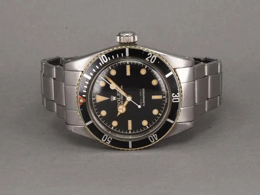 Title: Submariner, ref. 6538 "Big Crown"
Brand: Rolex
Model: Submariner
Ref: 6538
Category: Dykker
Diameter: 40mm
Functions:
Year: 1956
Price: 782000
Condition: 8.0
Dial Color: Sort
Strap: Metal
Case material: Stål
Gender: Herre
Match: 100.0%
Billedet er ejet af Chrono (163906) Et Rolex ur