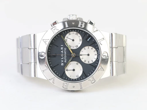 Title: Diagono
Brand: Bvlgari
Model: Diagono
Ref: CH 35 S
Category: Racing
Diameter: 38mm
Functions: Kronograf, Dato
Year: null
Price: 8199
Condition: undefined
Dial Color: Sort
Strap: Stof
Case material: Stål
Gender: Herre
Match: 100.0%
Billedet er ejet af Chrono Collective (102377) Et Bvlgari ur