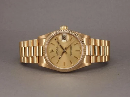 Title: Datejust 31 68278
Brand: Rolex
Model: Lady Datejust 31
Ref: 68278
Category: Dress
Diameter: 31mm
Functions: Dato
Year: 1992
Price: 92000
Condition: 8.0
Dial Color: Gul
Strap: Metal
Case material: Guld
Gender: Dame
Match: 100.0%
Billedet er ejet af Chrono (276484) Et Rolex ur