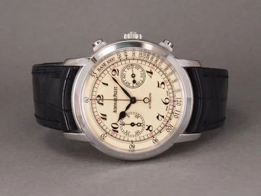 Title: Jules Audemars - 2019 service
Brand: Audemars Piguet
Model: Jules Audemars
Ref: 26100BC.OO.D002CR.01
Category: Dress
Diameter: 41mm
Functions: Kronograf
Year: 2008
Price: 180000
Condition: undefined
Dial Color: Hvid
Strap: Læder
Case material: Guld
Gender: Herre
Match: 100.0%
Billedet er ejet af Chrono (101191) Et Audemars Piguet ur