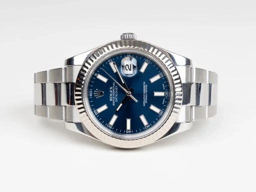 Title: Datejust II (New)
Brand: Rolex
Model: Datejust II
Ref: 116334
Category: Dress
Diameter: 41mm
Functions: Dato
Year: 2014
Price: 67499
Condition: undefined
Dial Color: Blå
Strap: Metal
Case material: Stål
Gender: Herre
Match: 100.0%
Billedet er ejet af Chrono Collective (483478) Et Rolex ur